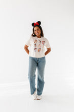 Load image into Gallery viewer, PRINCESSES CROPPED | CREAM ADULT TEE