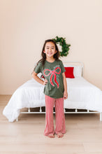 Load image into Gallery viewer, RED BOW (GREEN SHIRT) | Kids Tee