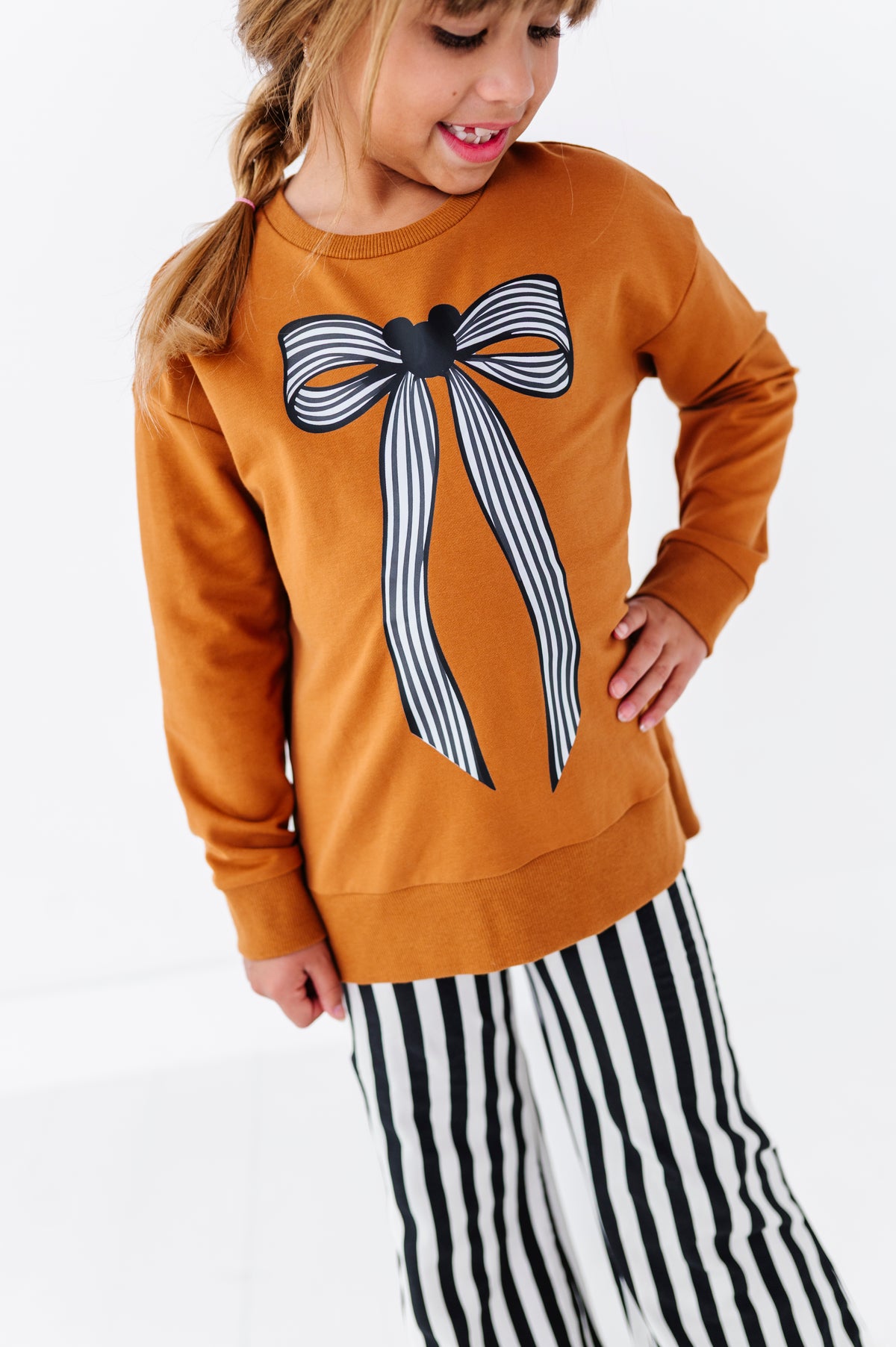 Stripe Mouse Bow (RUST) | SIDE SPLIT SWEATSHIRT