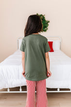 Load image into Gallery viewer, RED BOW (GREEN SHIRT) | Kids Tee