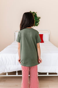 RED BOW (GREEN SHIRT) | Kids Tee