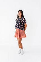 Load image into Gallery viewer, BLACK Piggy Pumpkins | ADULT Boxy Crop