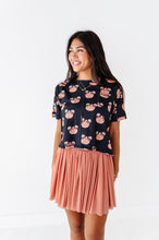 Load image into Gallery viewer, BLACK Piggy Pumpkins | ADULT Boxy Crop