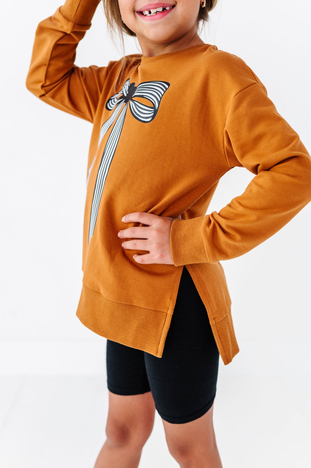Stripe Mouse Bow (RUST) | SIDE SPLIT SWEATSHIRT