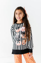 Load image into Gallery viewer, Pretty Pumpkins | Side-Split Sweatshirt