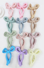 Load image into Gallery viewer, Bow Shape Hair Claw Clip (colors vary)