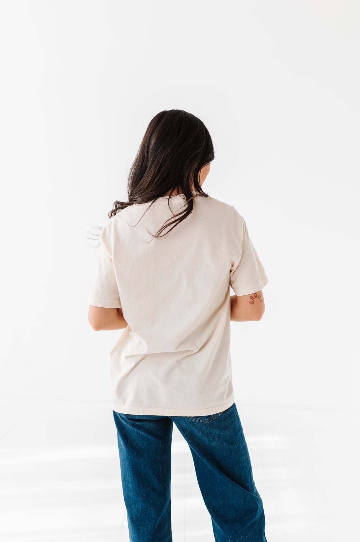 PRINCESSES | CREAM ADULT *FULL-LENGTH* TEE