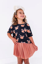 Load image into Gallery viewer, BLACK Piggy Pumpkins | BOXY CROP