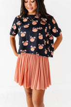 Load image into Gallery viewer, BLACK Piggy Pumpkins | ADULT Boxy Crop