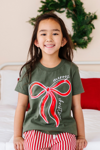 RED BOW (GREEN SHIRT) | Kids Tee