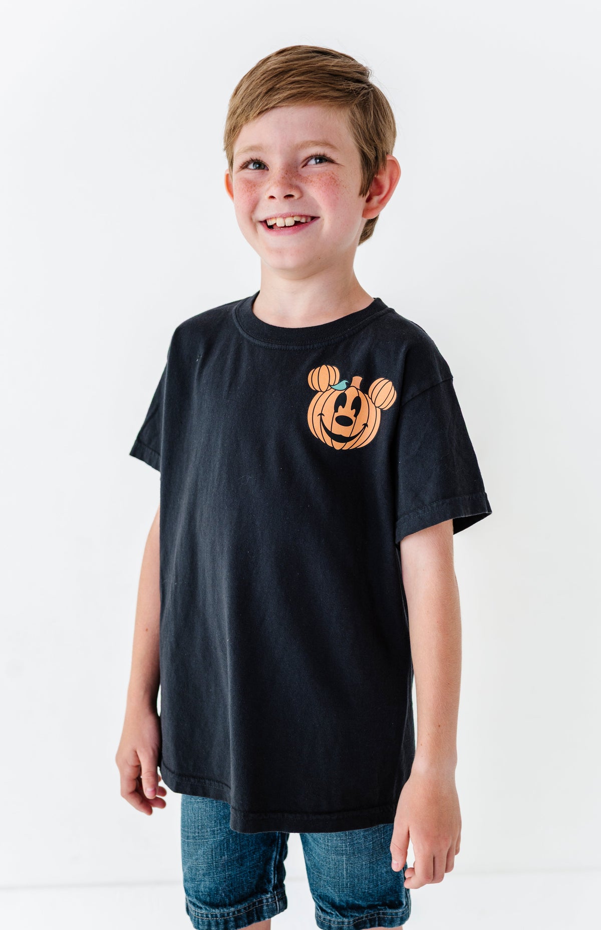 Pocket Mickey Pumpkin (BLACK) | KIDS TEE