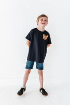 Pocket Mickey Pumpkin (BLACK) | KIDS TEE