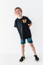 Pocket Mickey Pumpkin (BLACK) | KIDS TEE