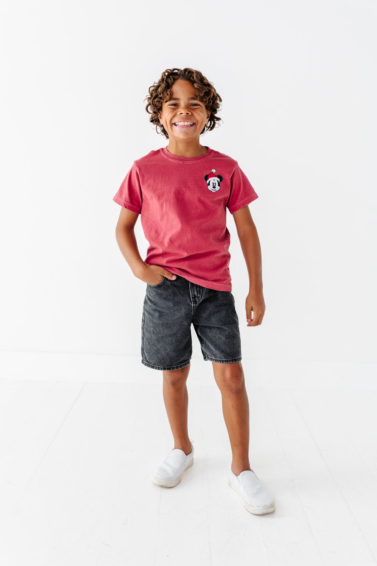 Green Outline Santa Mickey | KIDS RED TEE