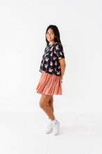 Load image into Gallery viewer, BLACK Piggy Pumpkins | ADULT Boxy Crop