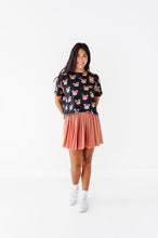 Load image into Gallery viewer, BLACK Piggy Pumpkins | ADULT Boxy Crop