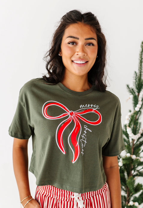 RED BOW (GREEN SHIRT) | Adult CROP