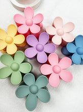 Load image into Gallery viewer, Daisy Hair Clip (colors vary)